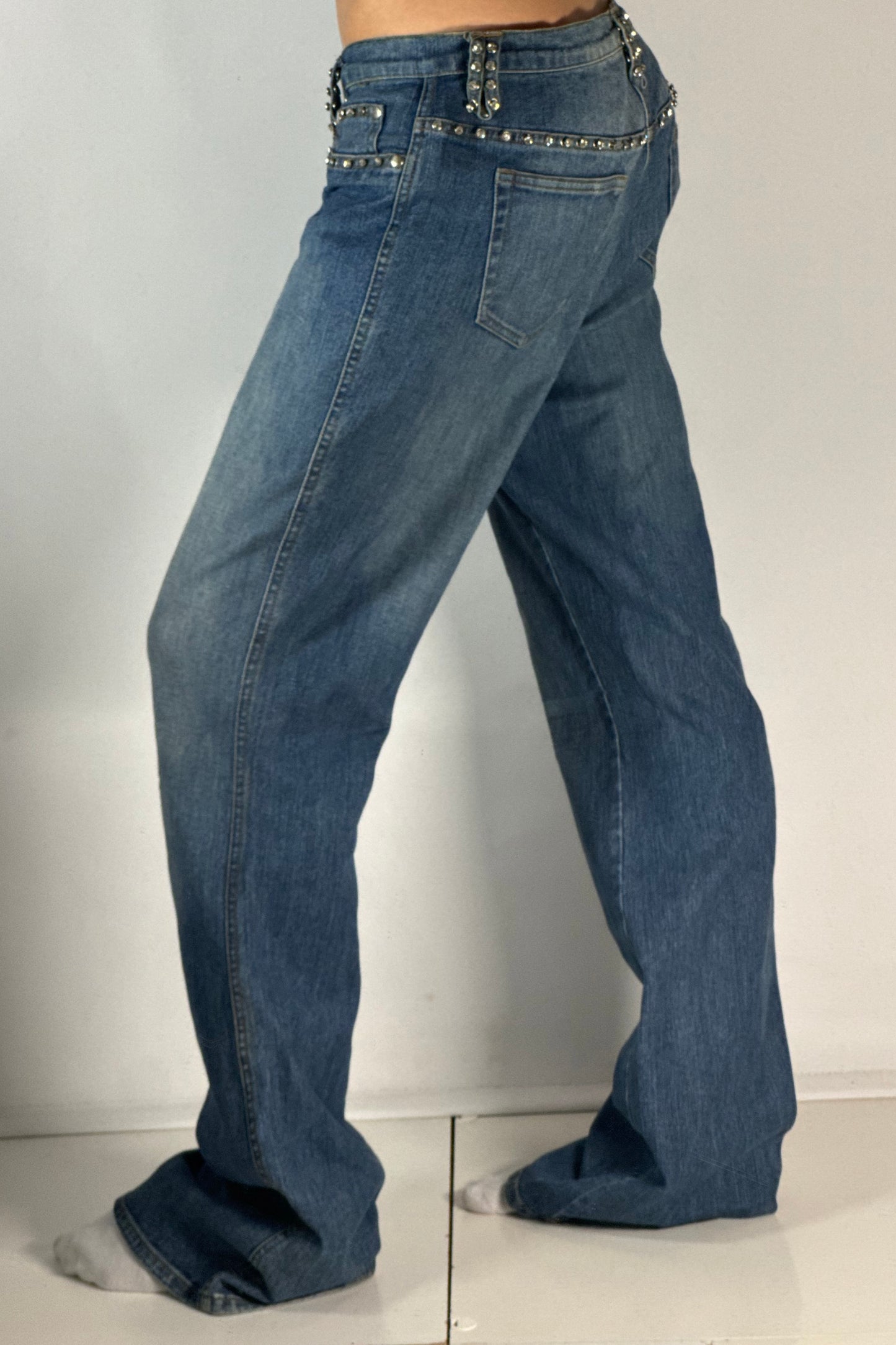 Utsvängda jeans stl: M