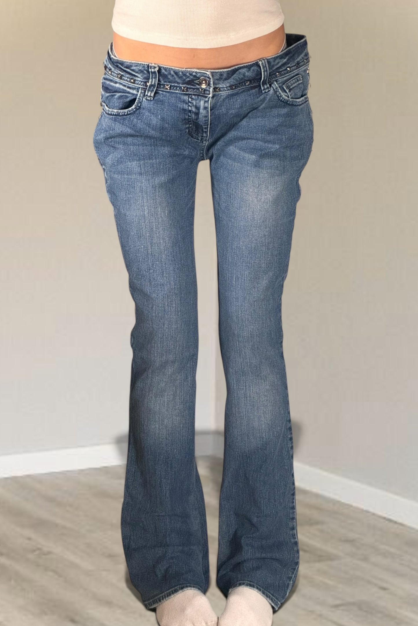 Low-rise jeans size: M