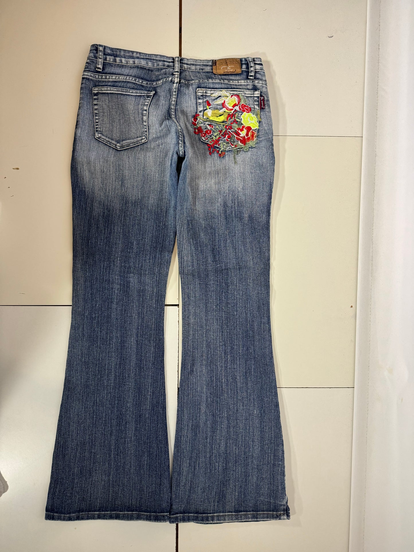 Utsvängda jeans stl: S