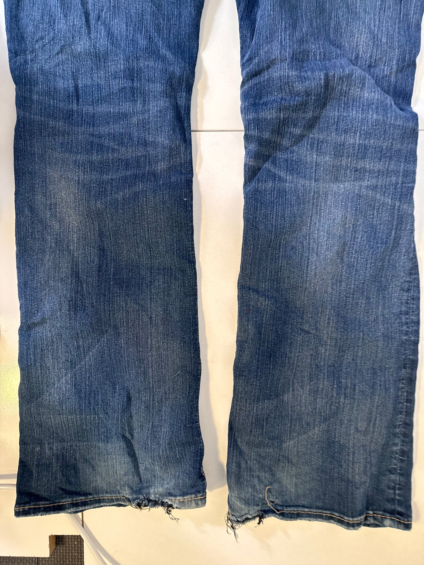 Utsvängda jeans stl: L