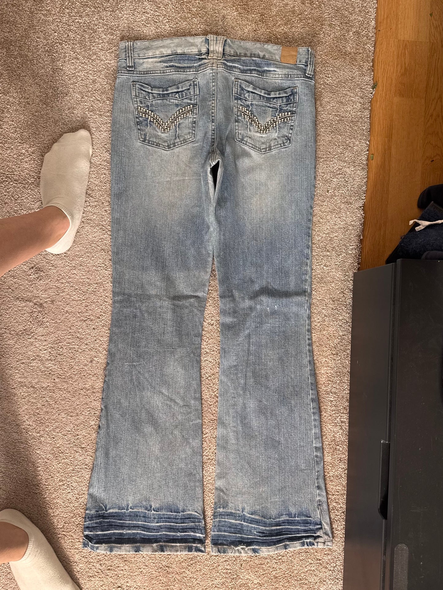 Utsvängda jeans stl: S