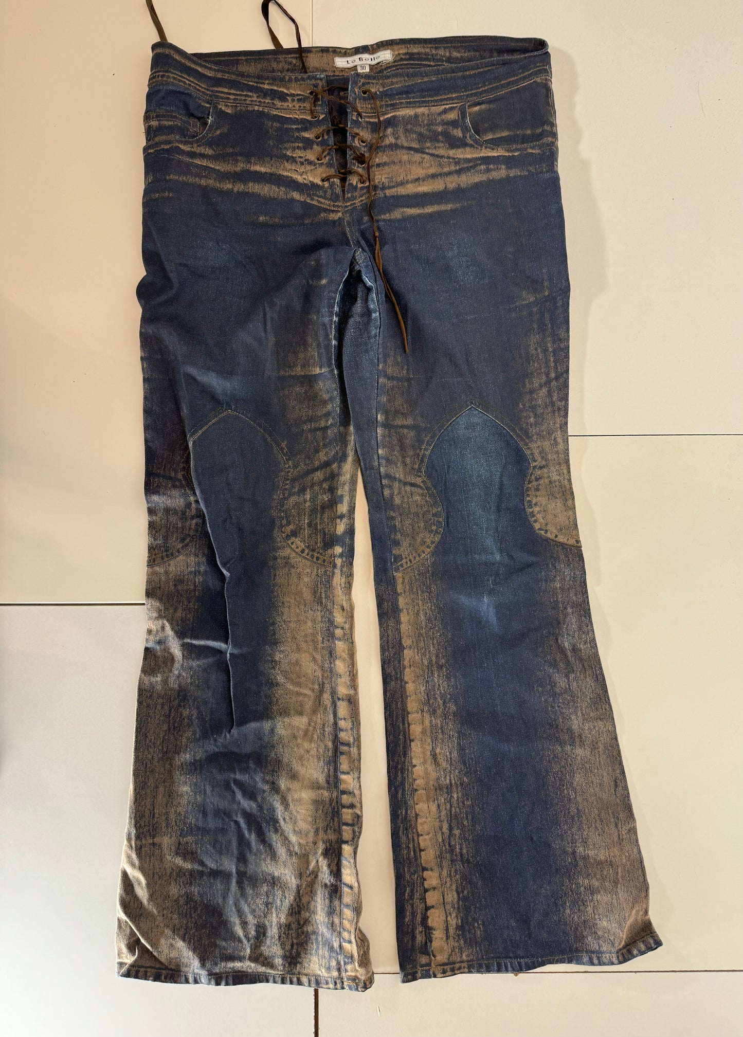 Utsvängda jeans stl: M