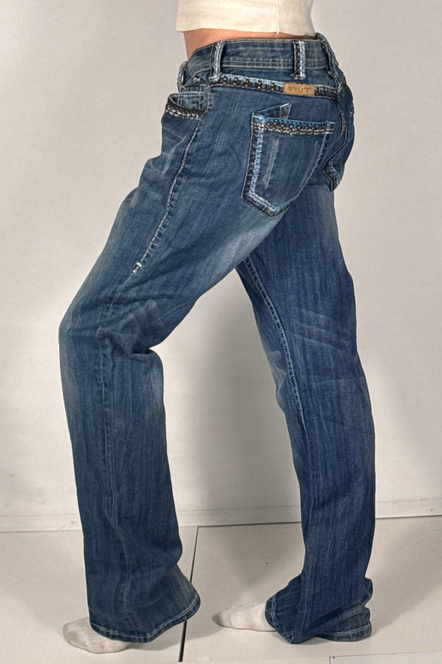 Utsvängda jeans stl: M