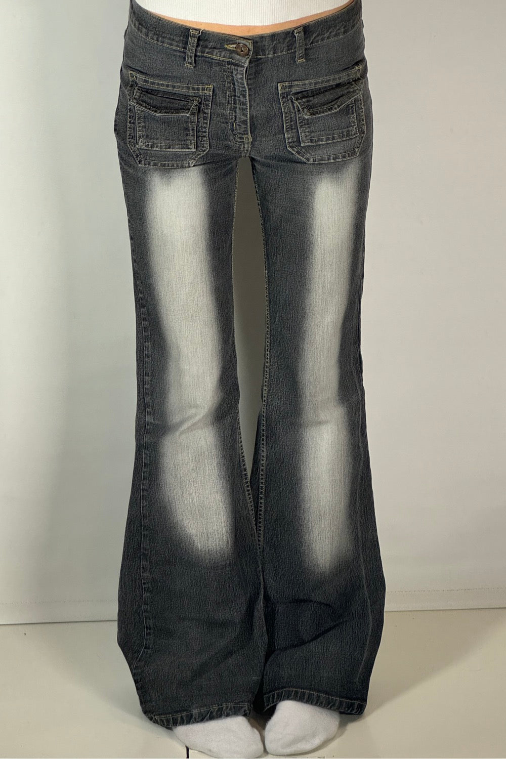 Utsvängda jeans stl: S