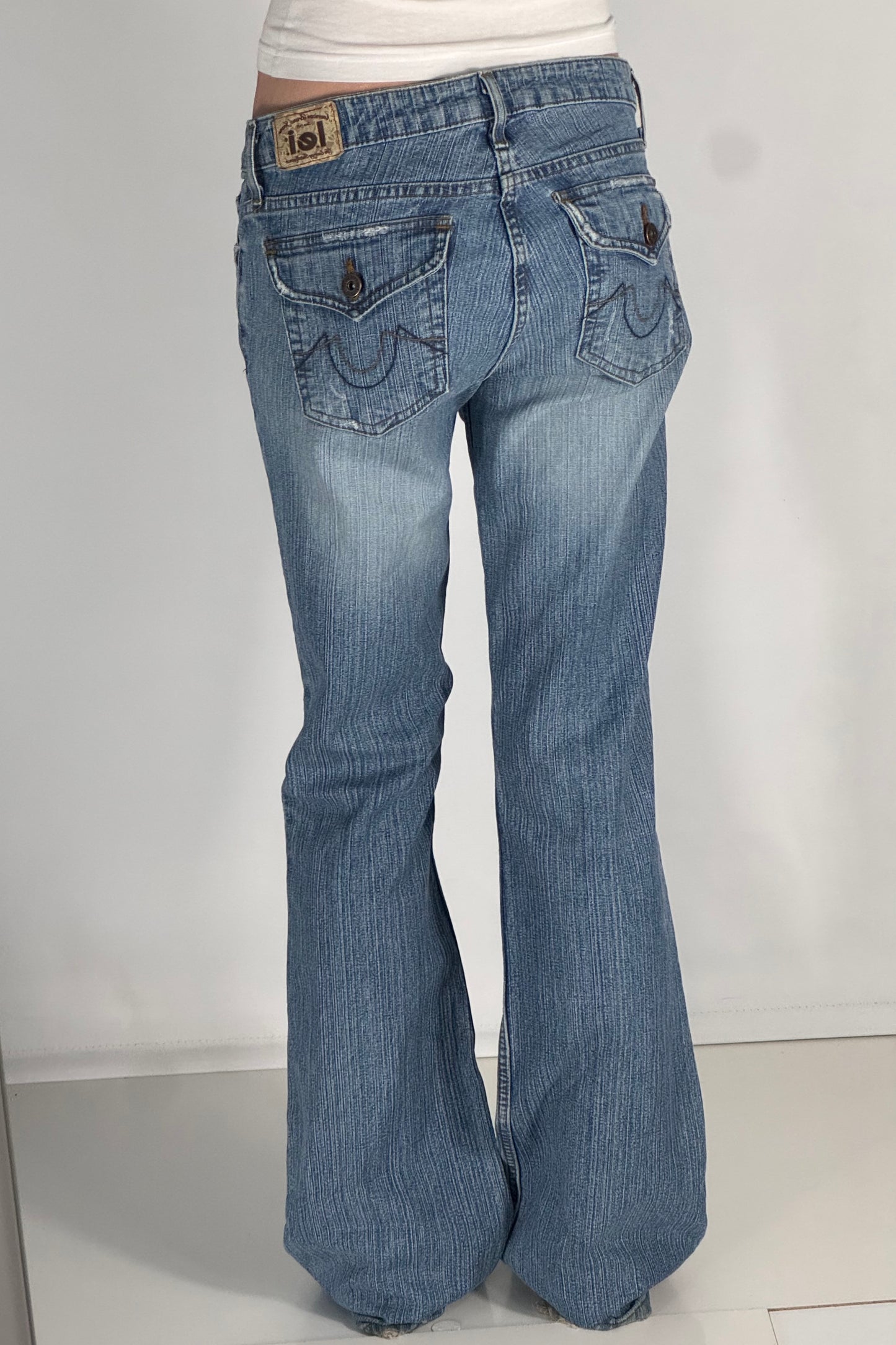 Utsvängda jeans stl: S