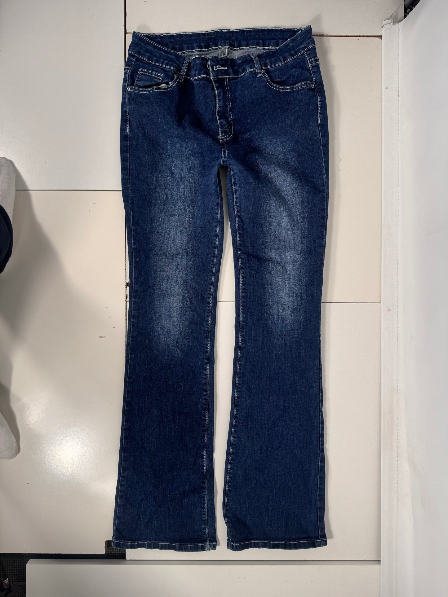 Utsvängda jeans stl: M