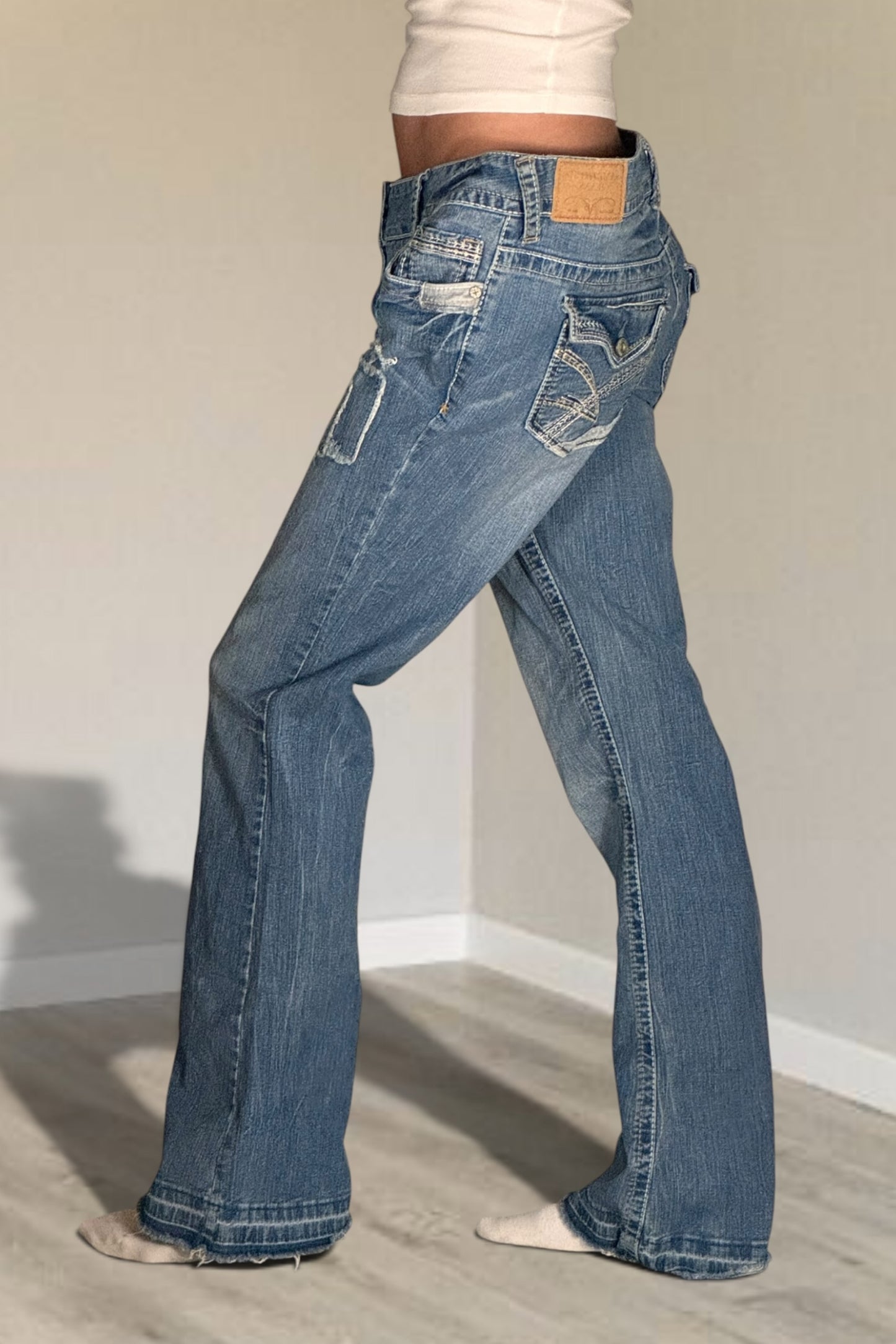 Low-rise jeans size: L