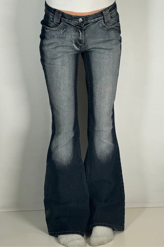 Utsvängda jeans stl: S
