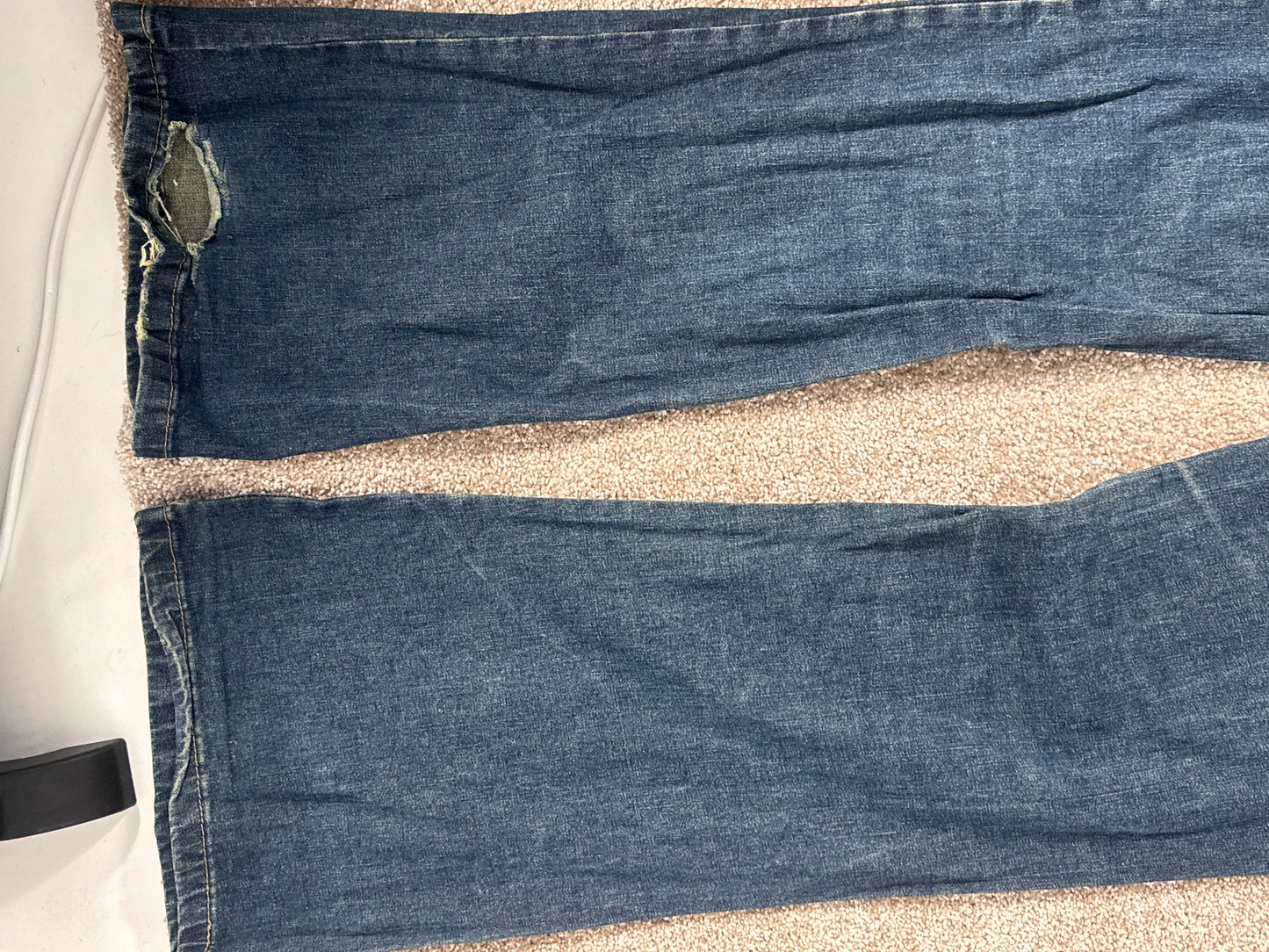 Utsvängda jeans stl: M
