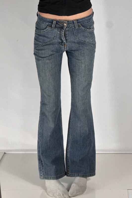 Utsvingte jeans str: XS