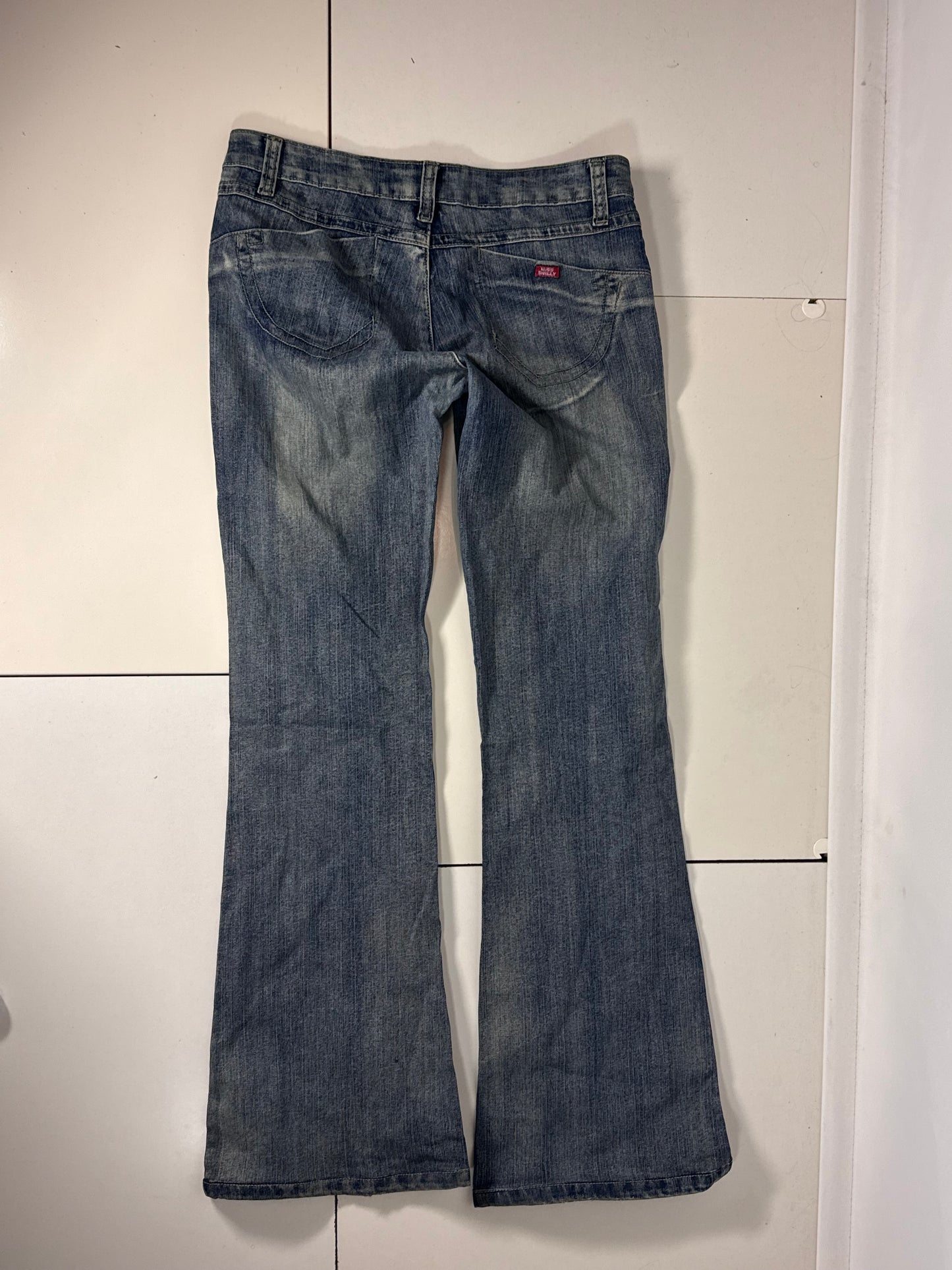 Utsvängda jeans stl: M