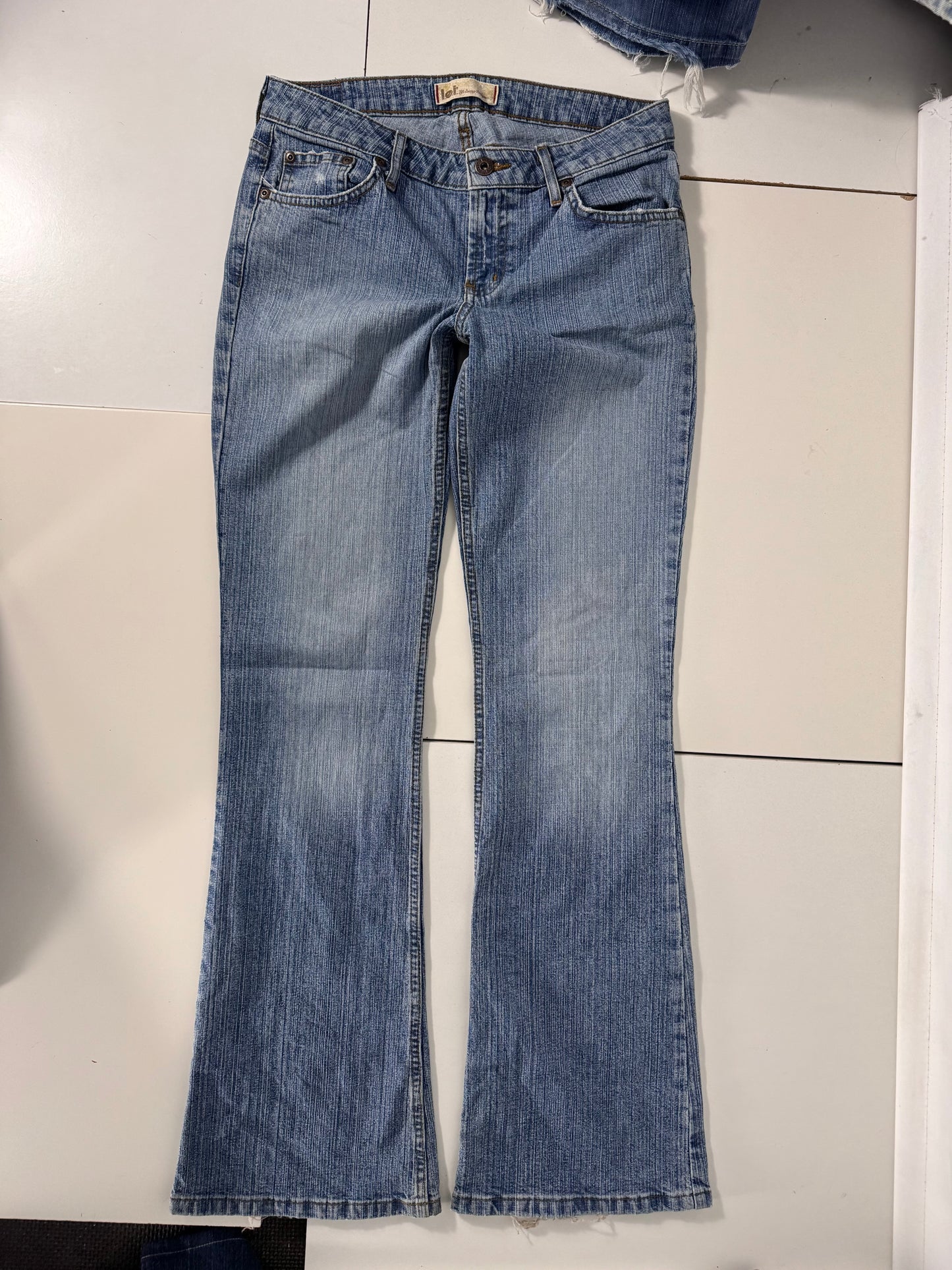Utsvängda jeans stl: S