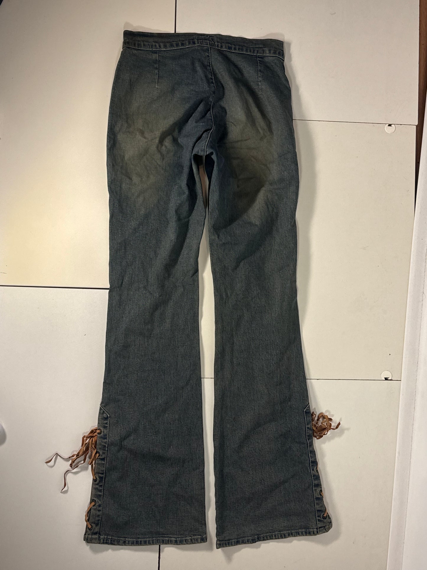Utsvängda jeans stl: S