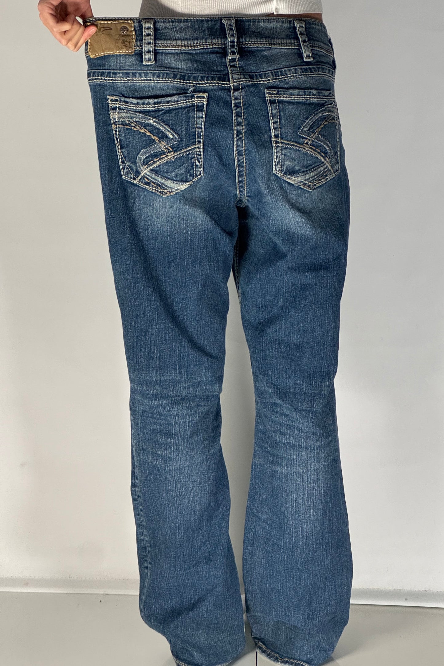 Utsvängda jeans stl: L