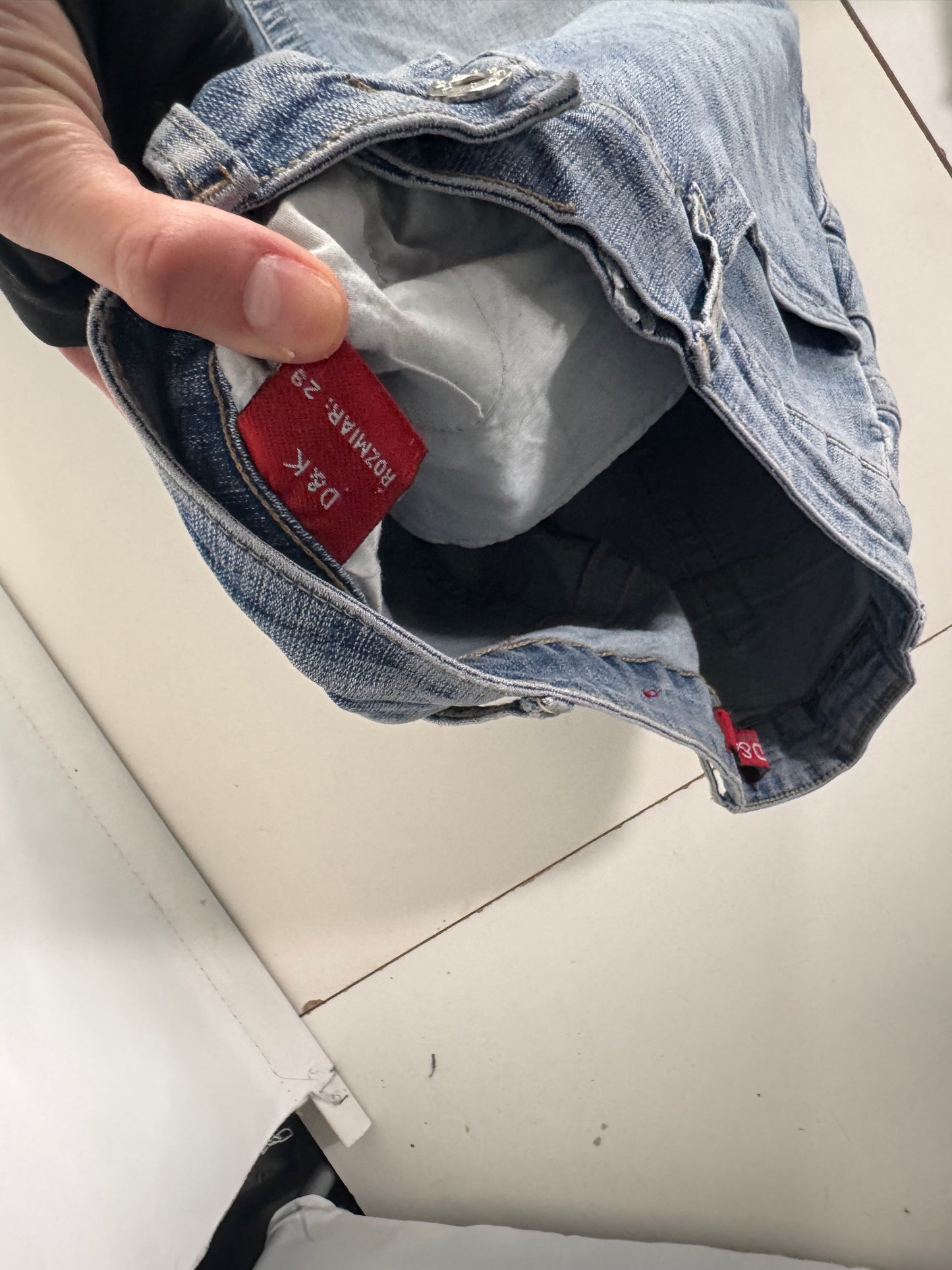 Utsvängda jeans stl: M