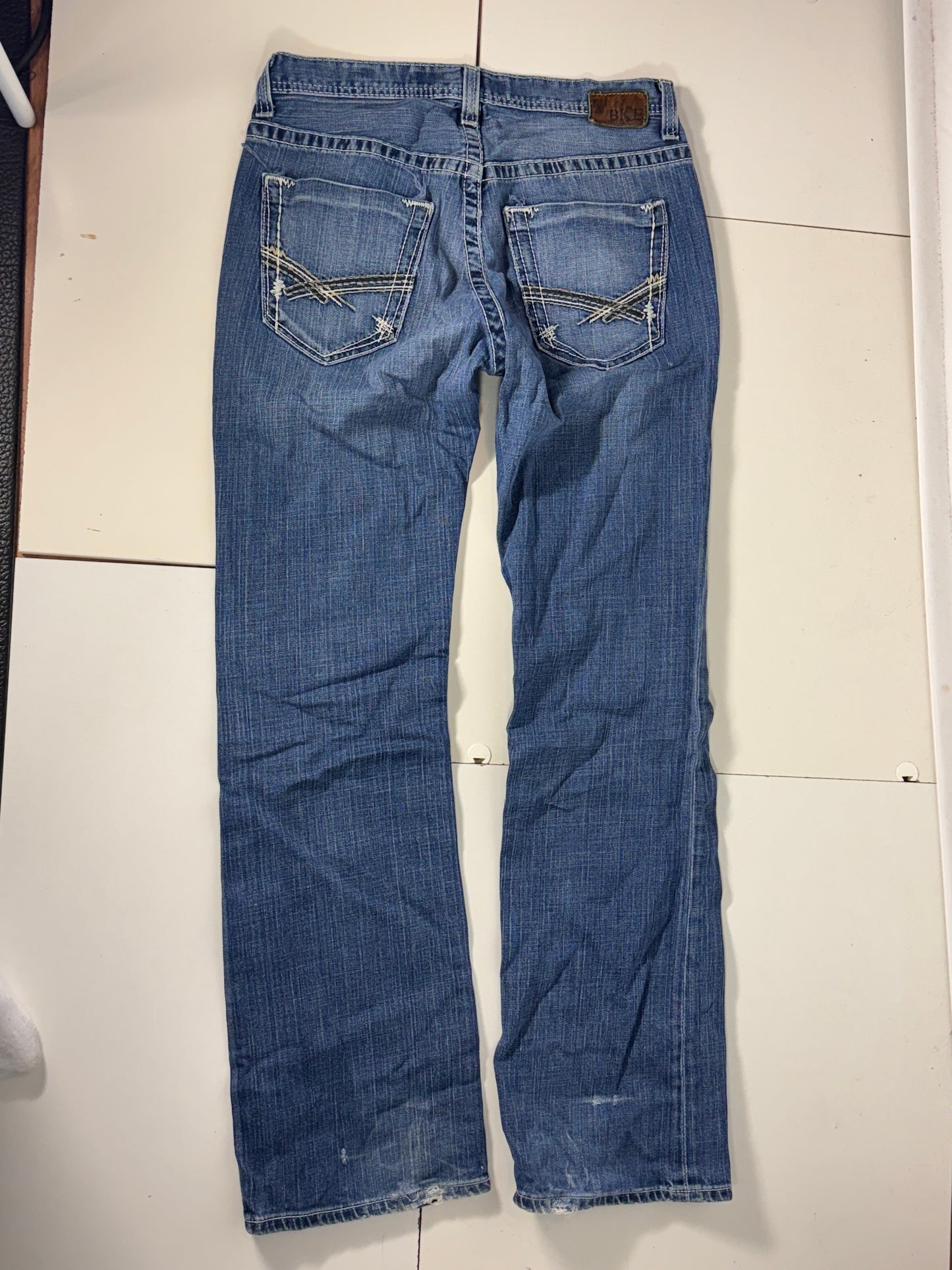 Utsvängda jeans stl: M