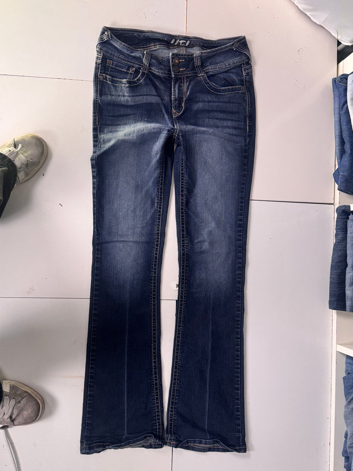 Utsvängda jeans stl: S