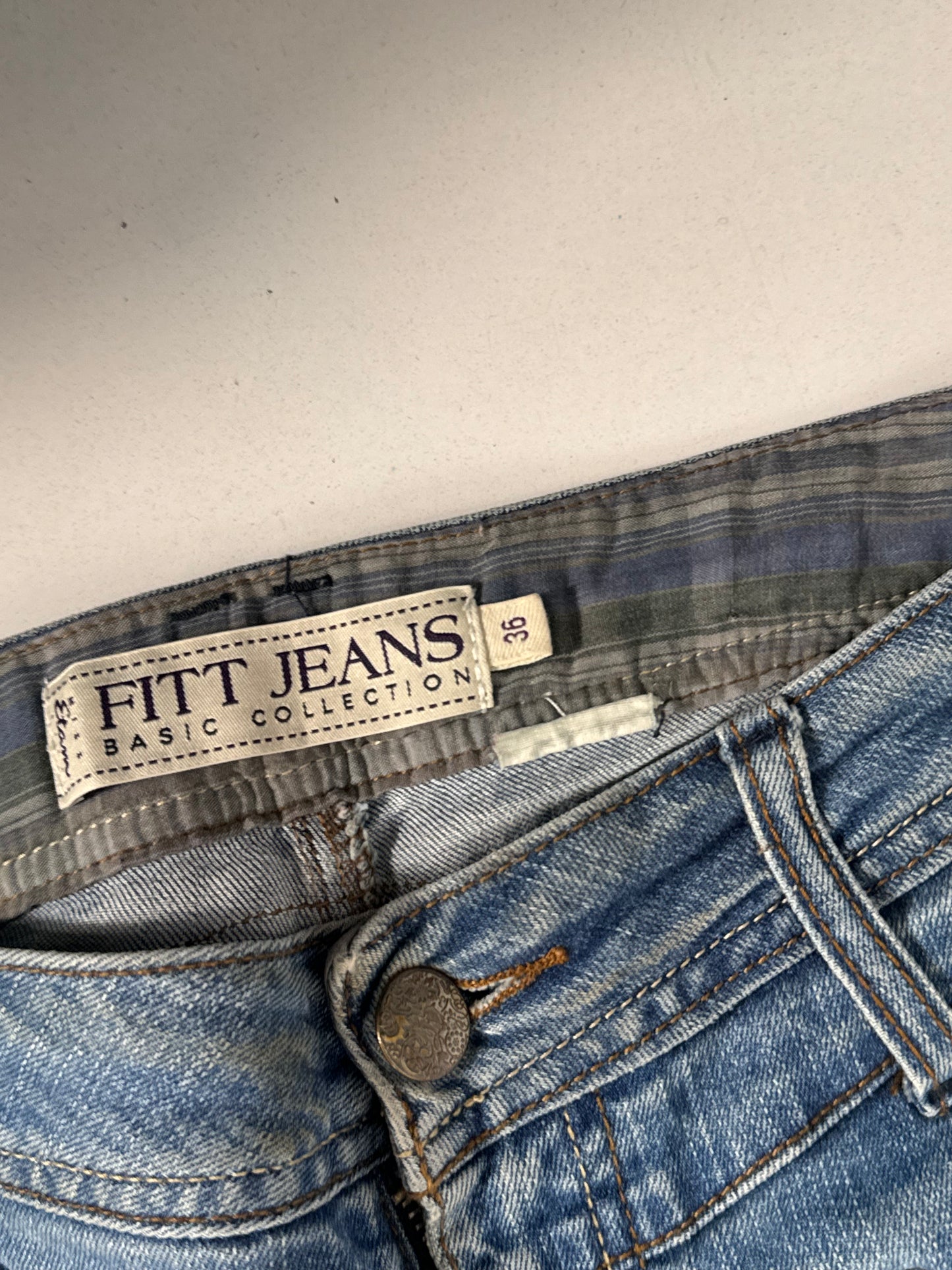 Utsvängda jeans stl: S
