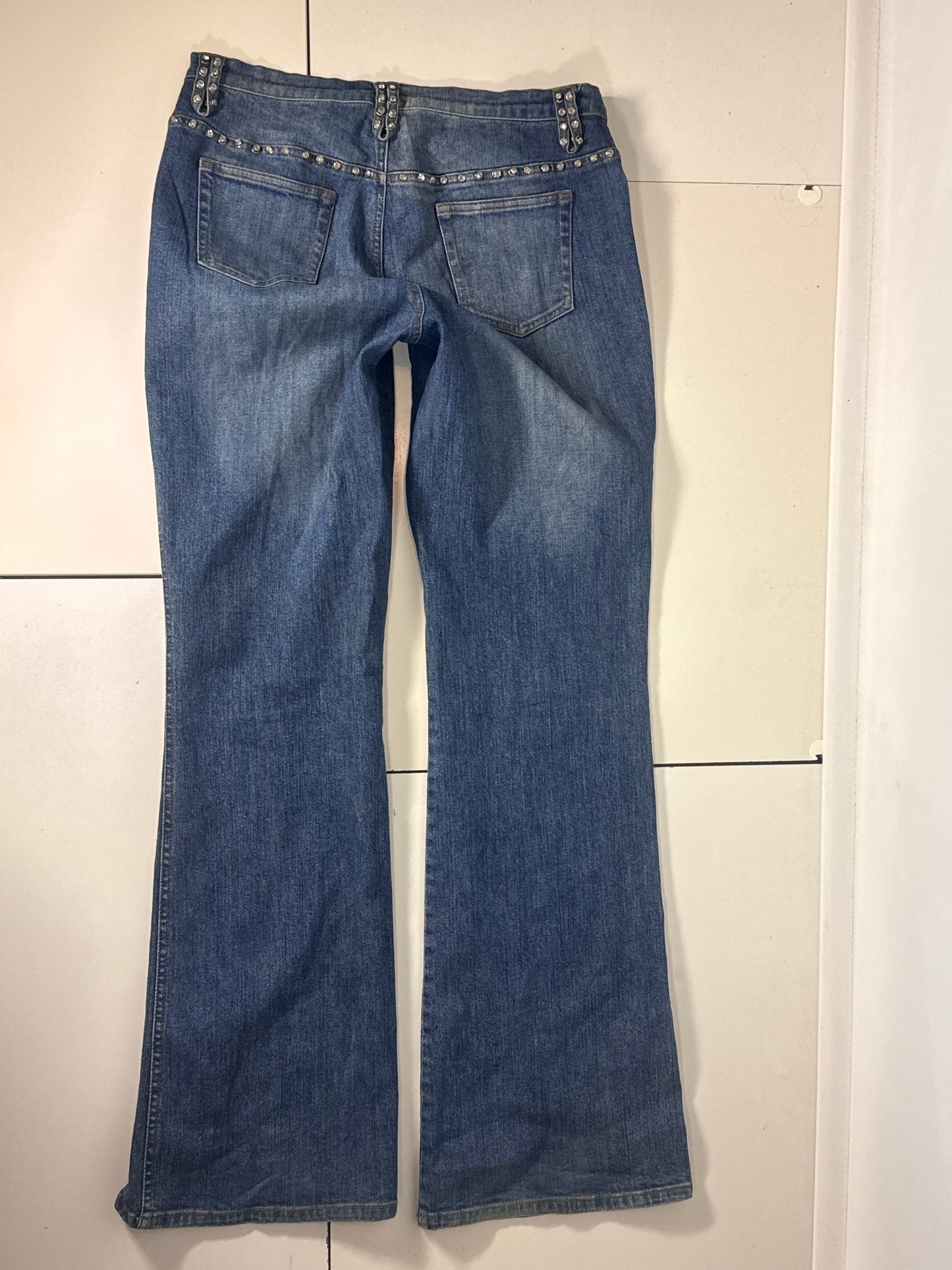 Utsvängda jeans stl: M