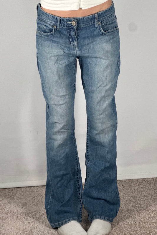 Utsvingte jeans str: M