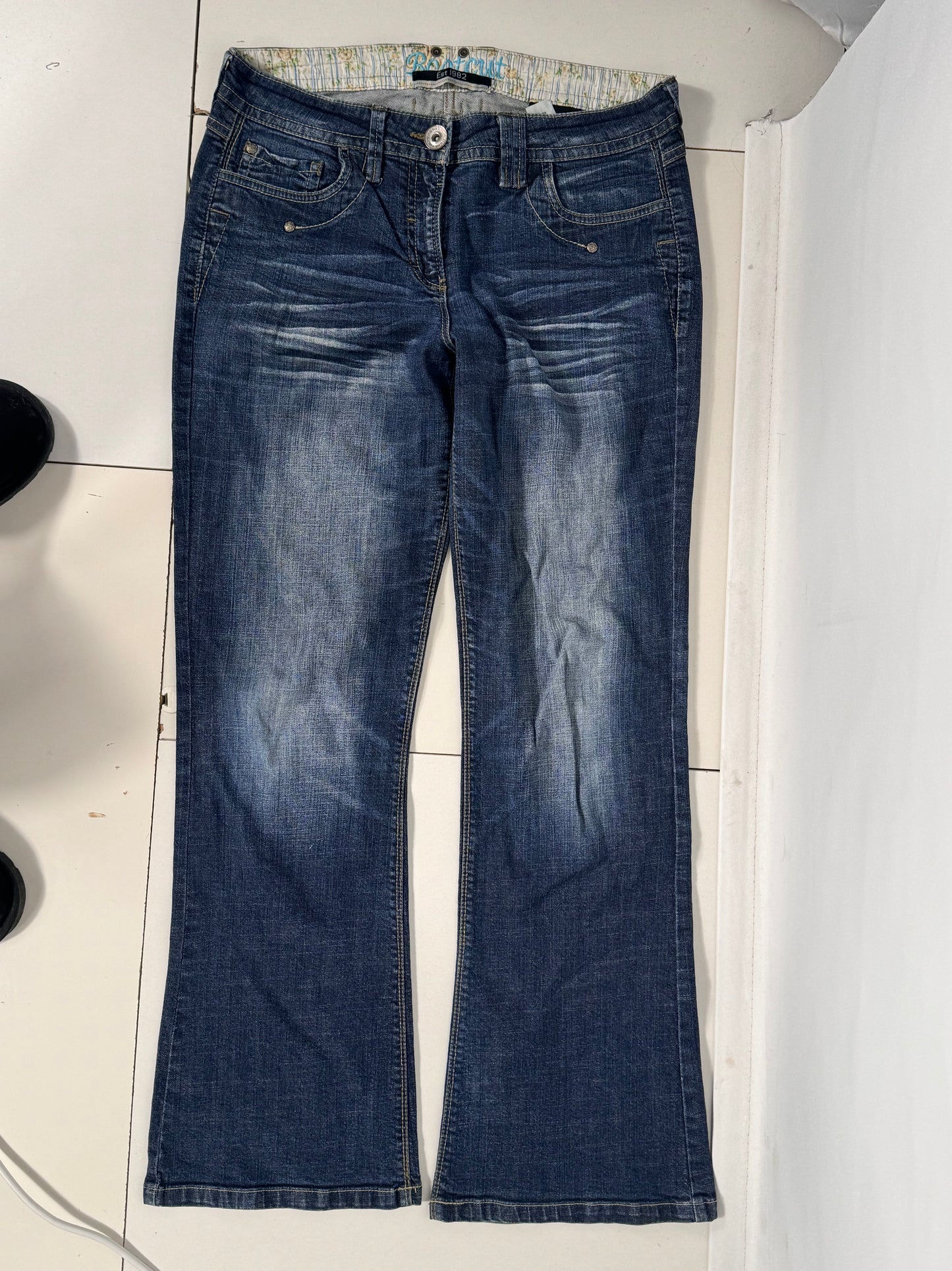 Utsvängda jeans stl: S