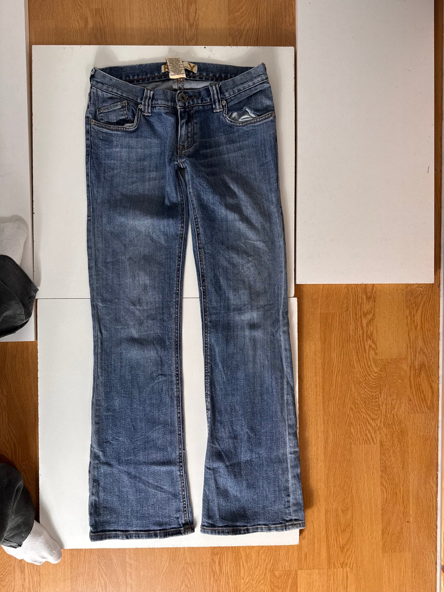 Low-waisted jeans size: S