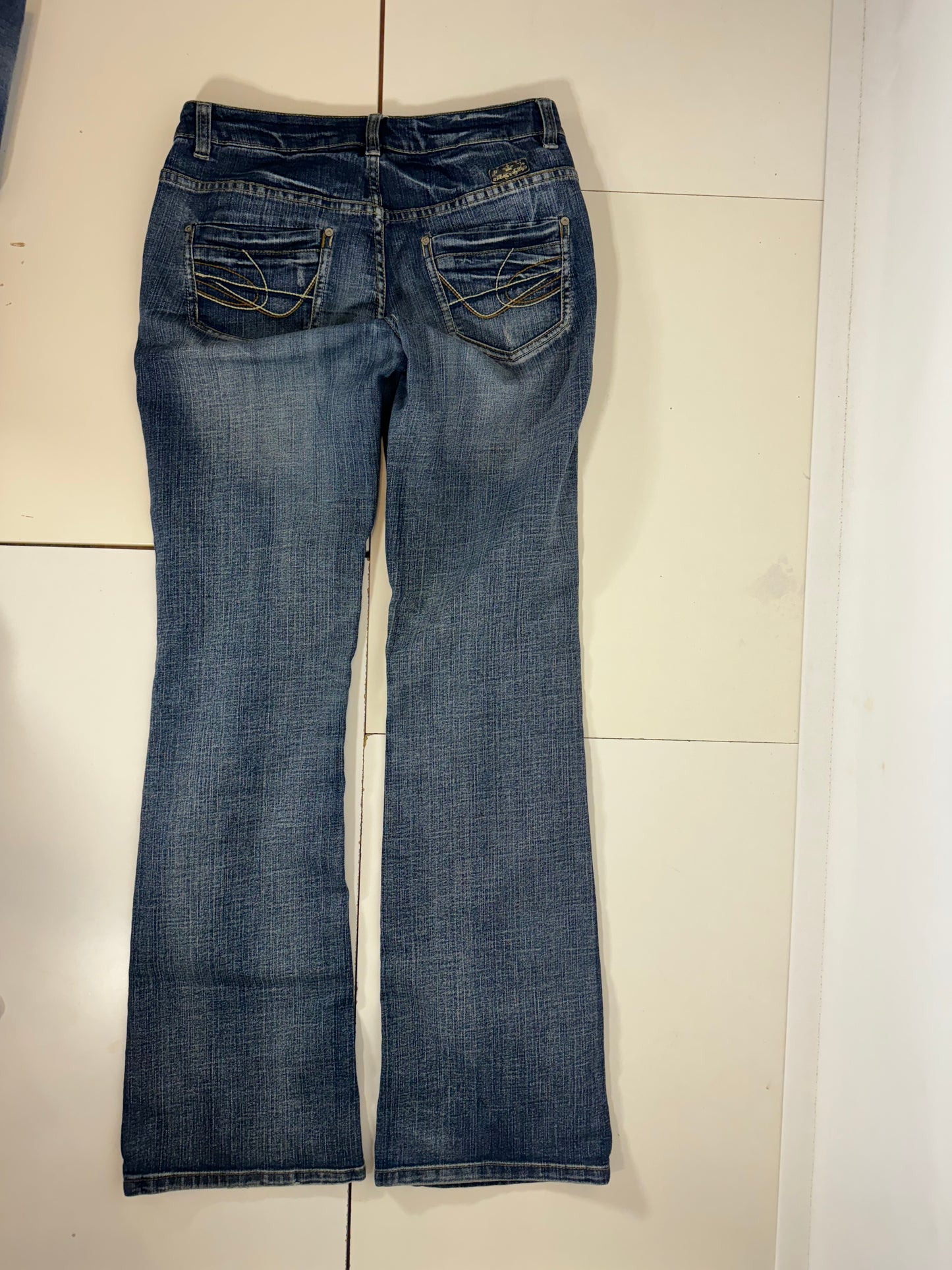 Utsvängda jeans stl: M