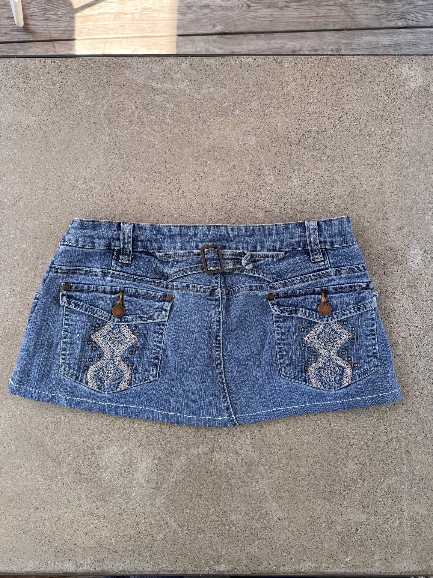 17 st jeanskjolar i blandade storlekar – second hand bundle