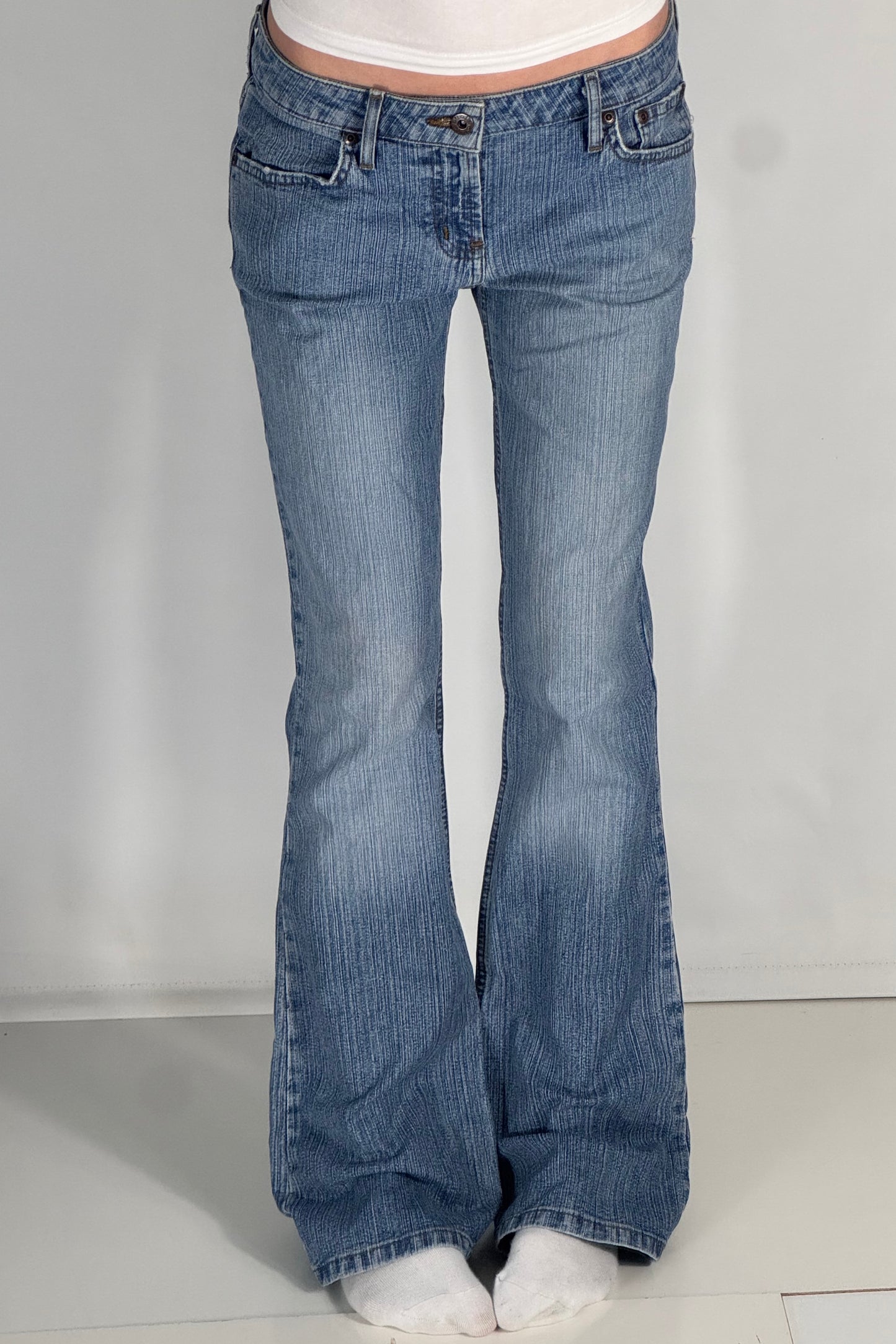 Utsvängda jeans stl: S