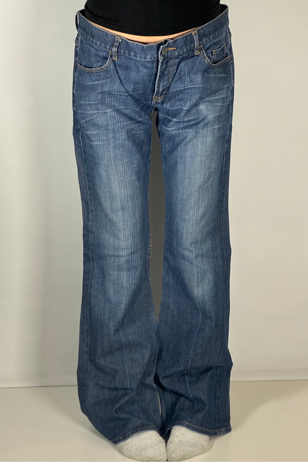 Utsvängda jeans stl: L