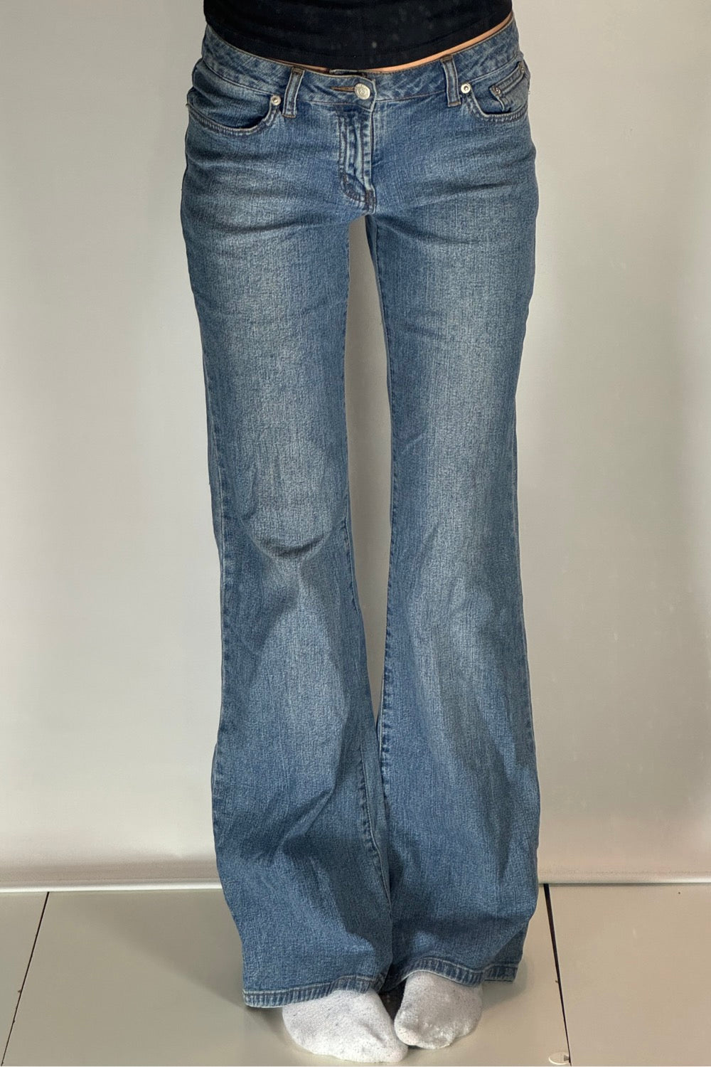 Utsvängda jeans stl: S