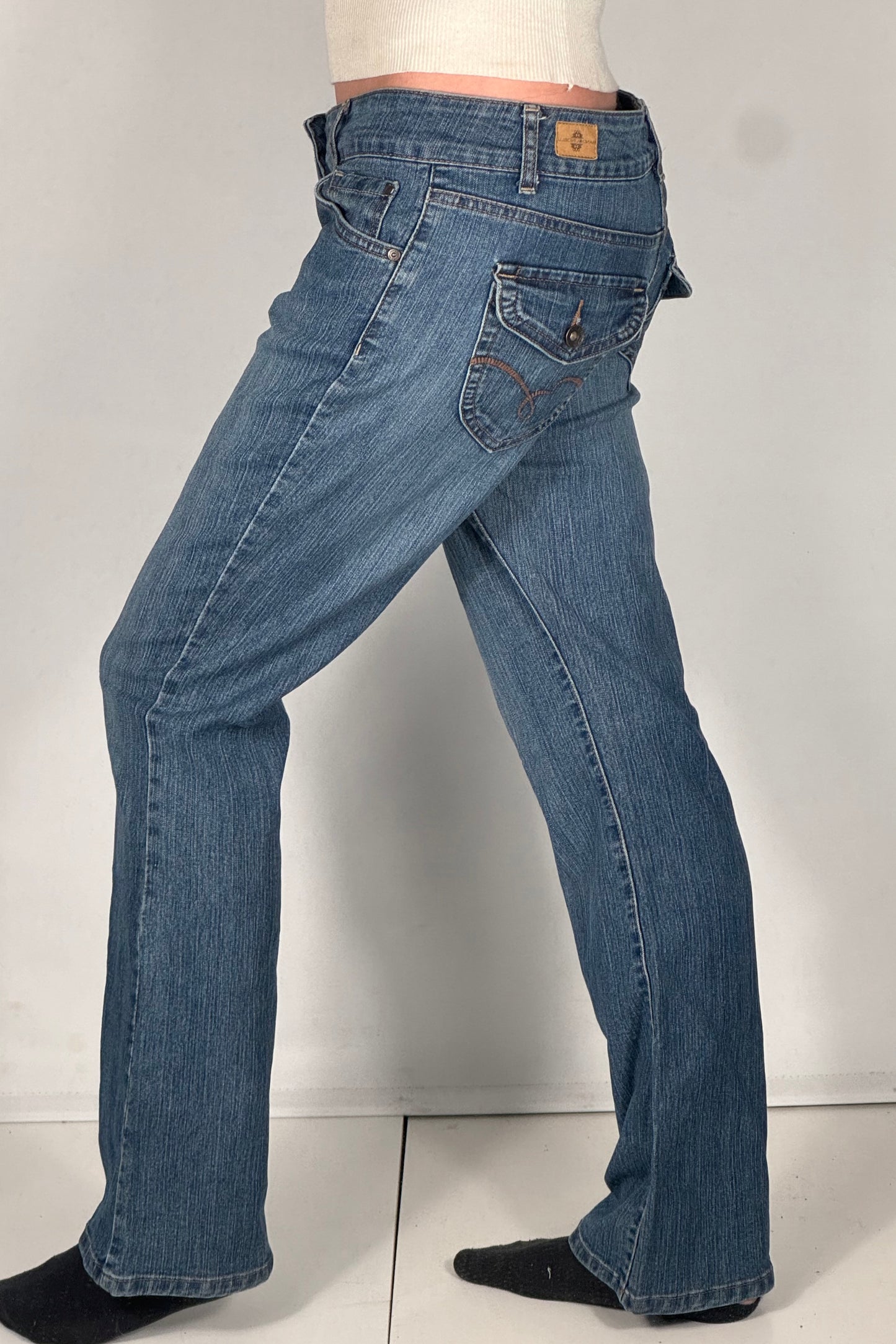 Utsvängda jeans stl: M