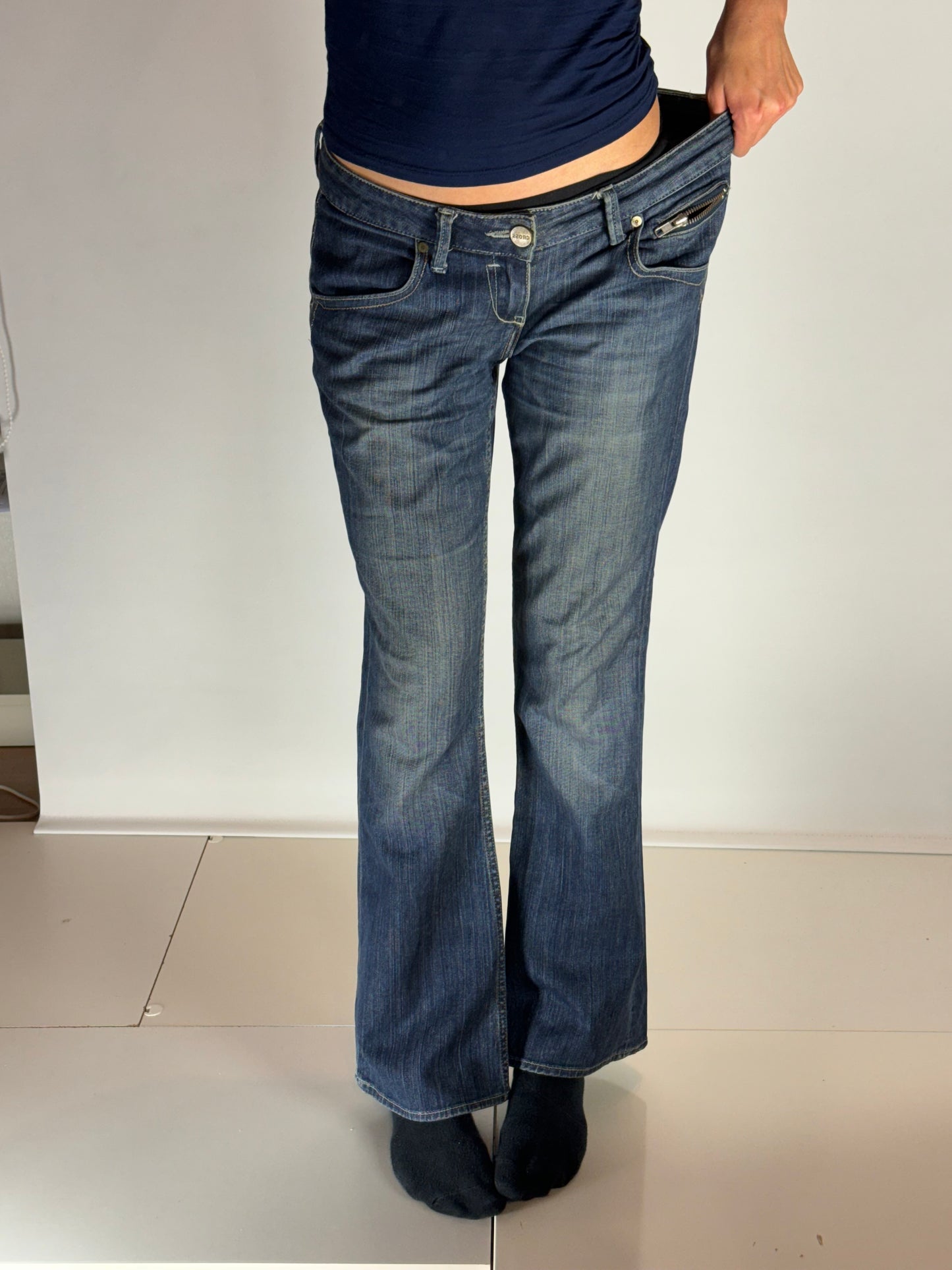 Lågmidjade jeans–stl: M