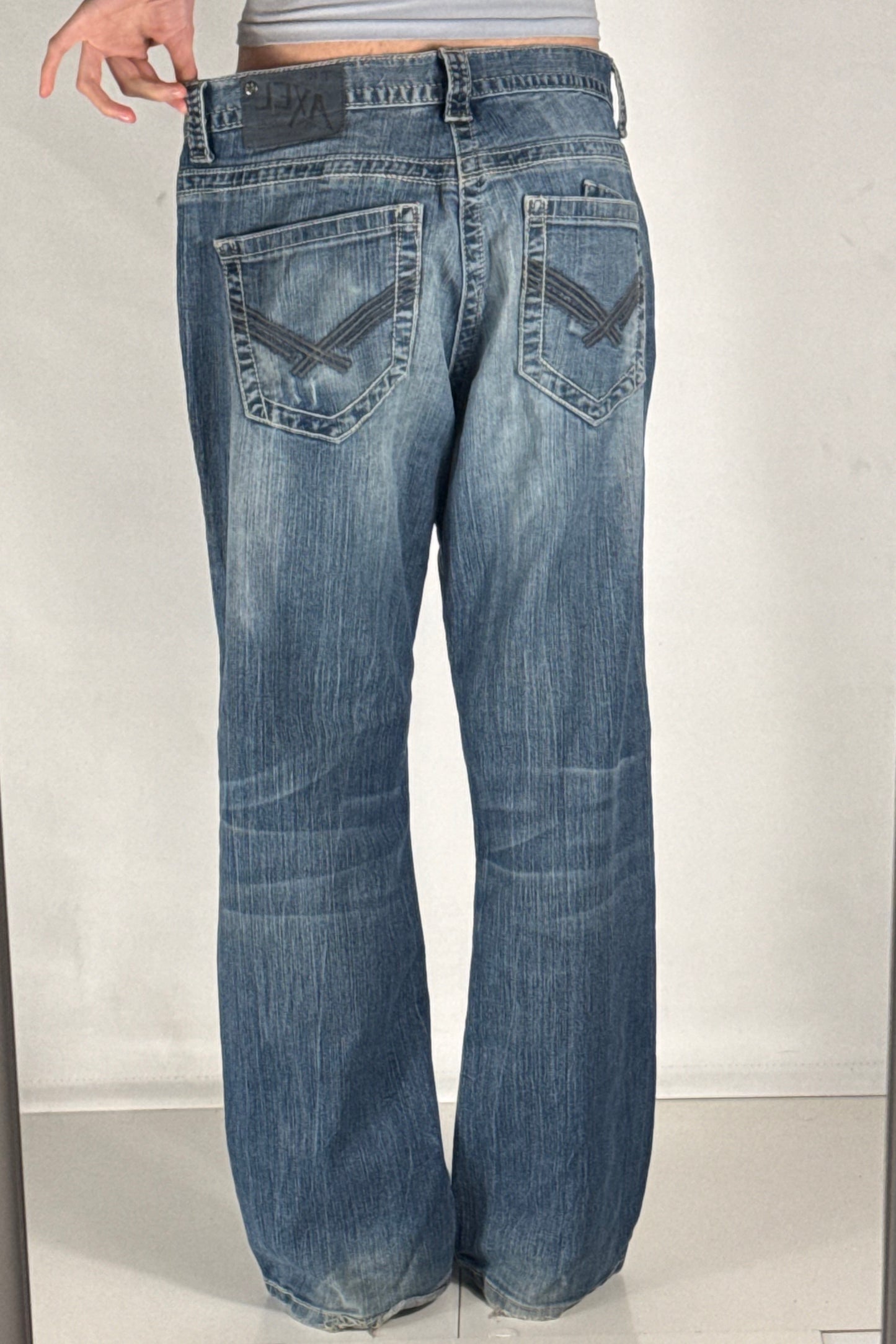 Utsvingte jeans str: M