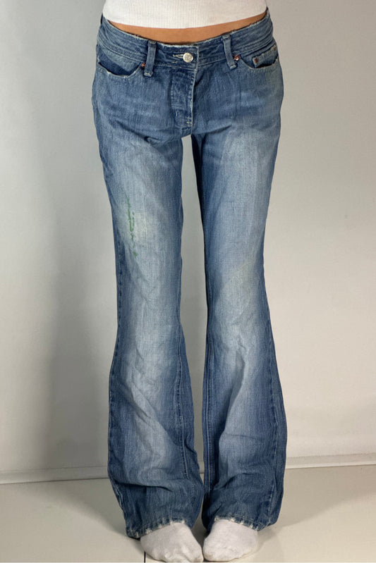 Utsvängda jeans stl: M