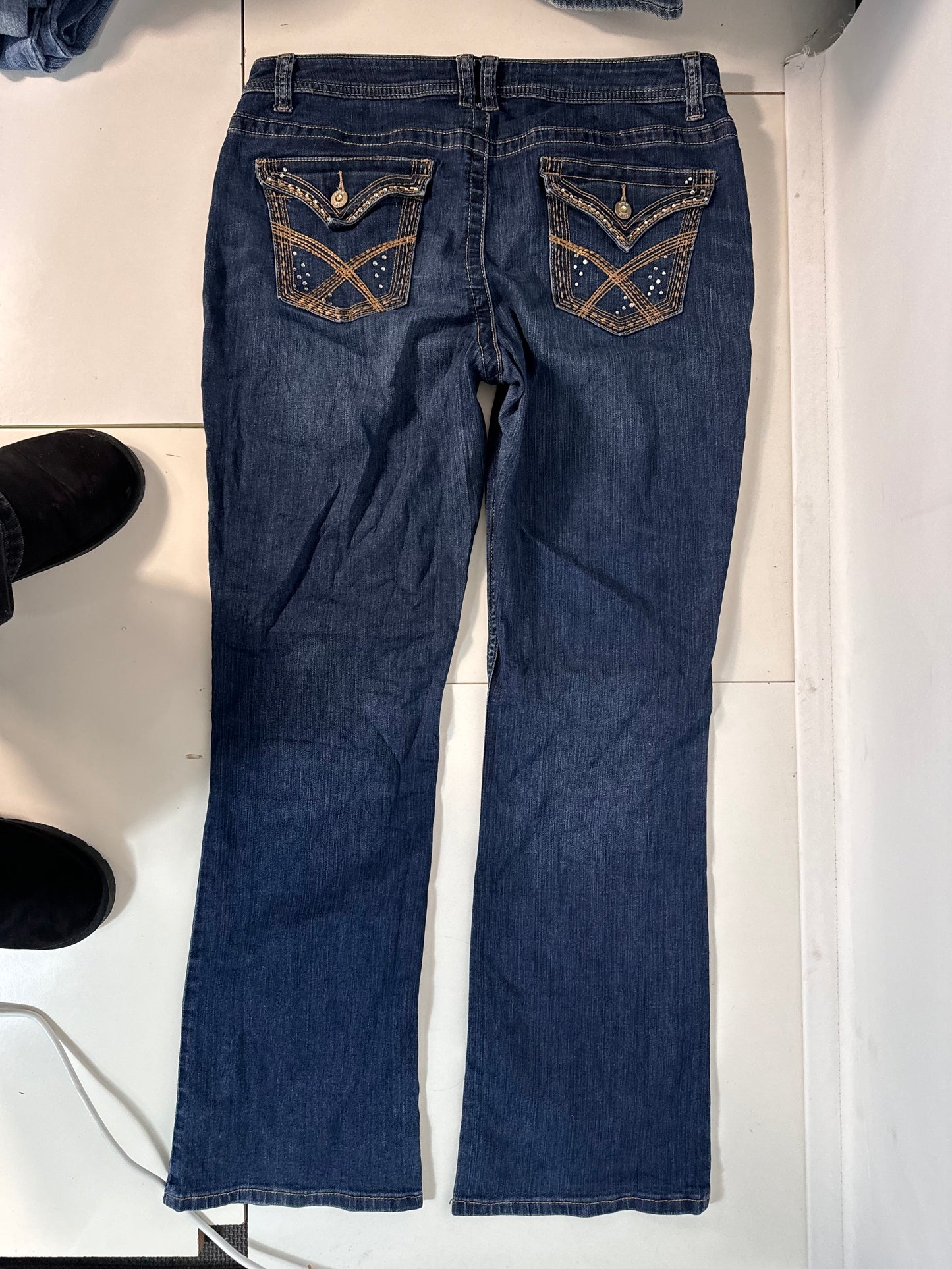 Utsvängda jeans stl: M