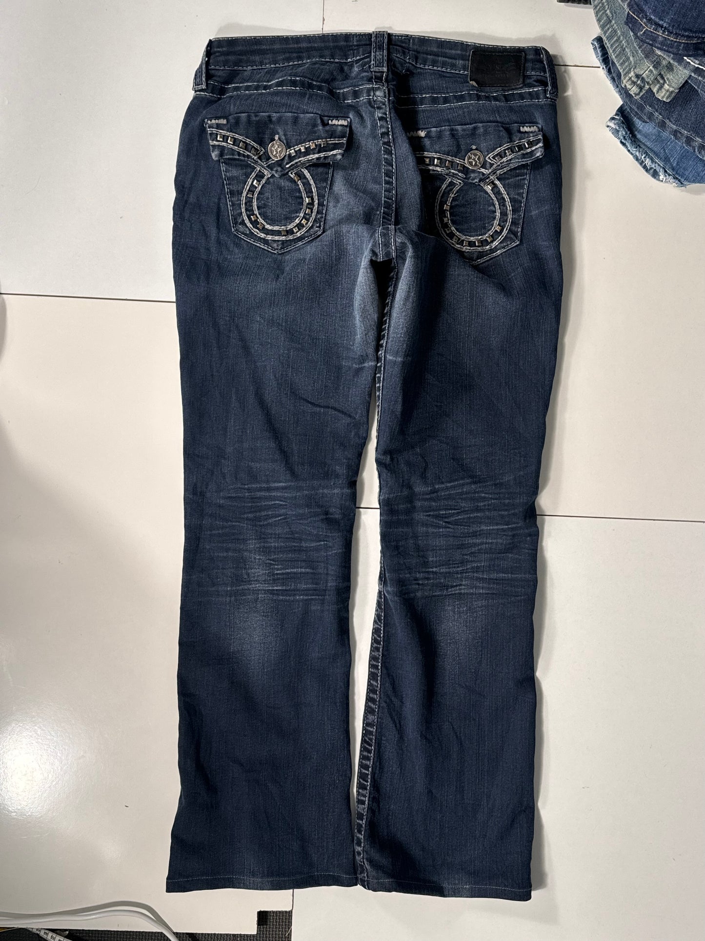 Utsvängda jeans stl: M