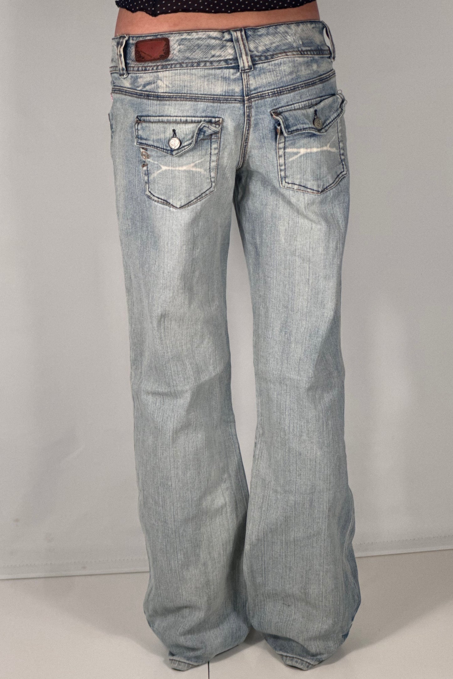 Utsvingte jeans str: S