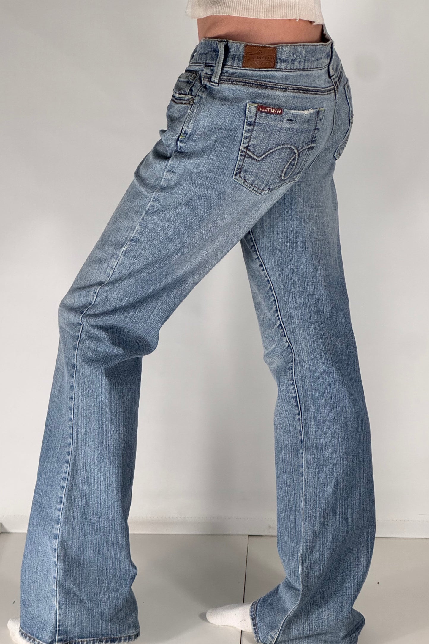 Utsvängda jeans stl: M