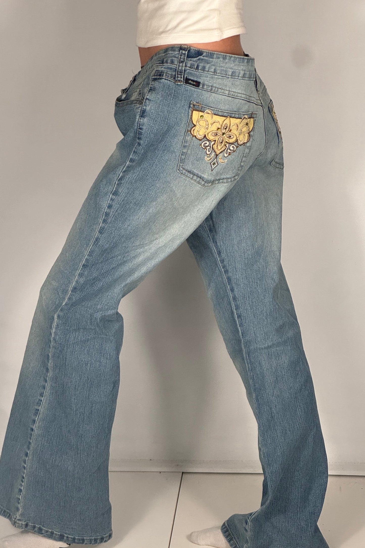 Utsvängda jeans stl: L