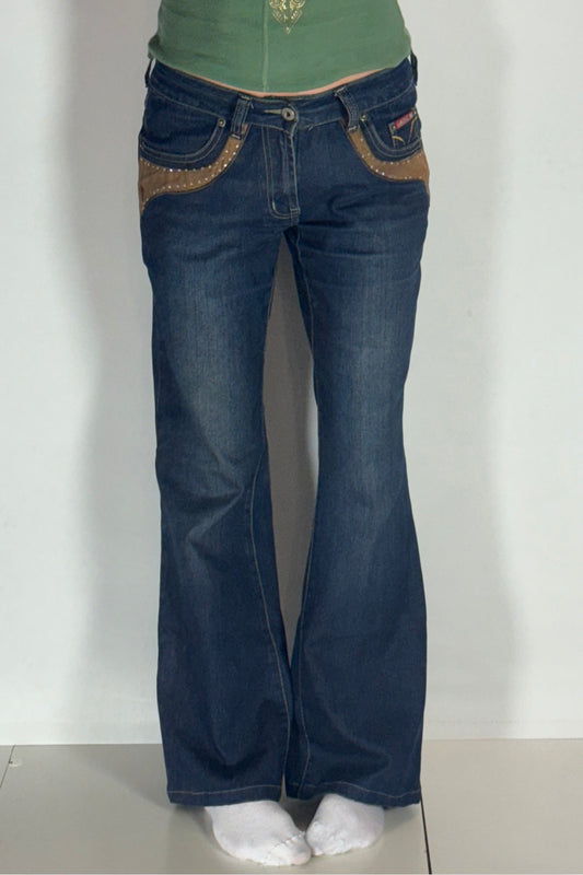 Utsvängda jeans–stl: M