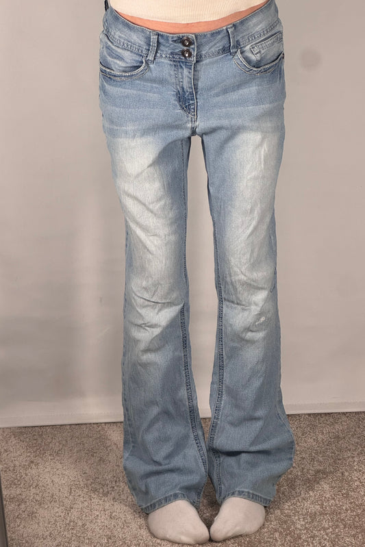 Utsvingte jeans str: M