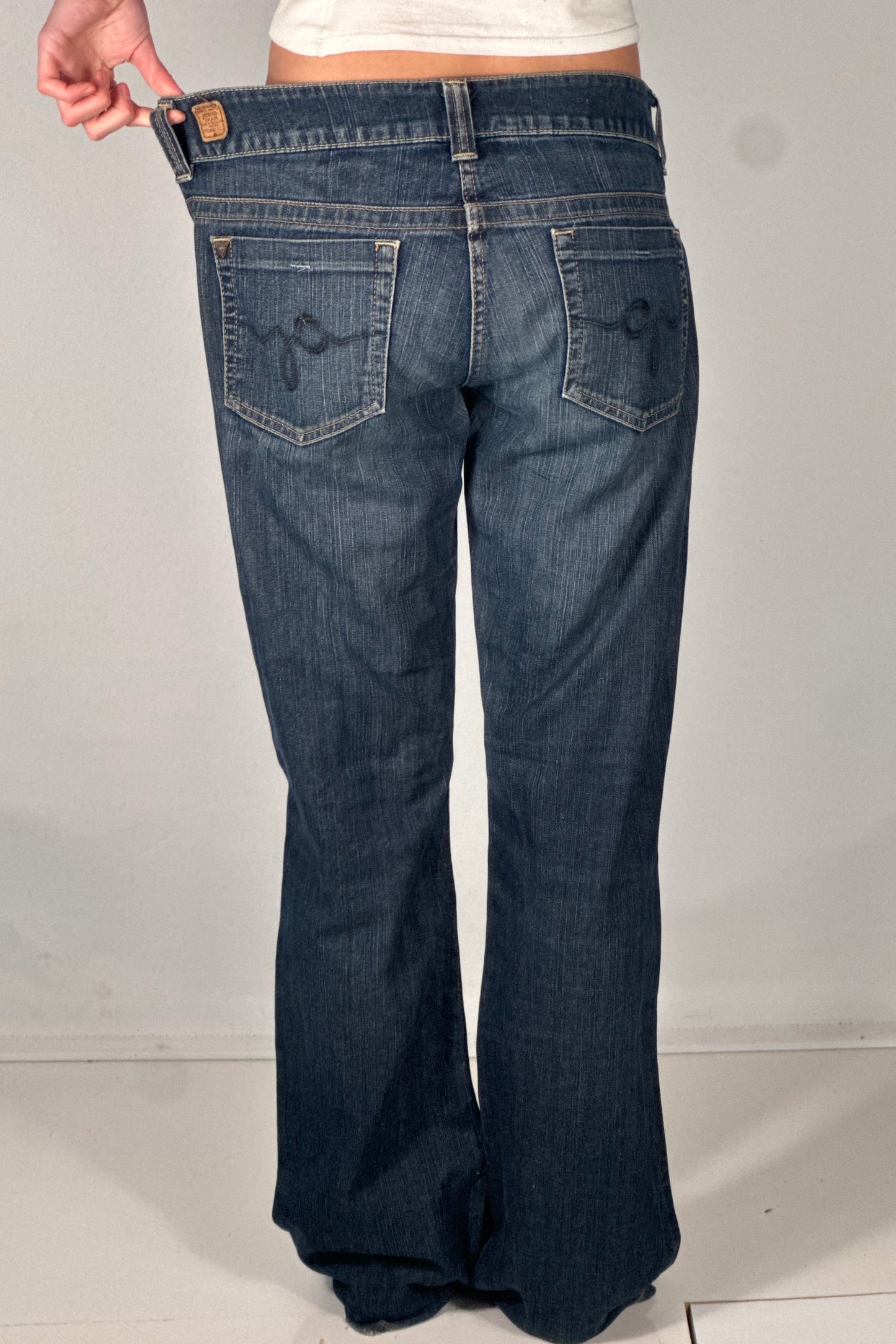 Utsvängda jeans stl: M