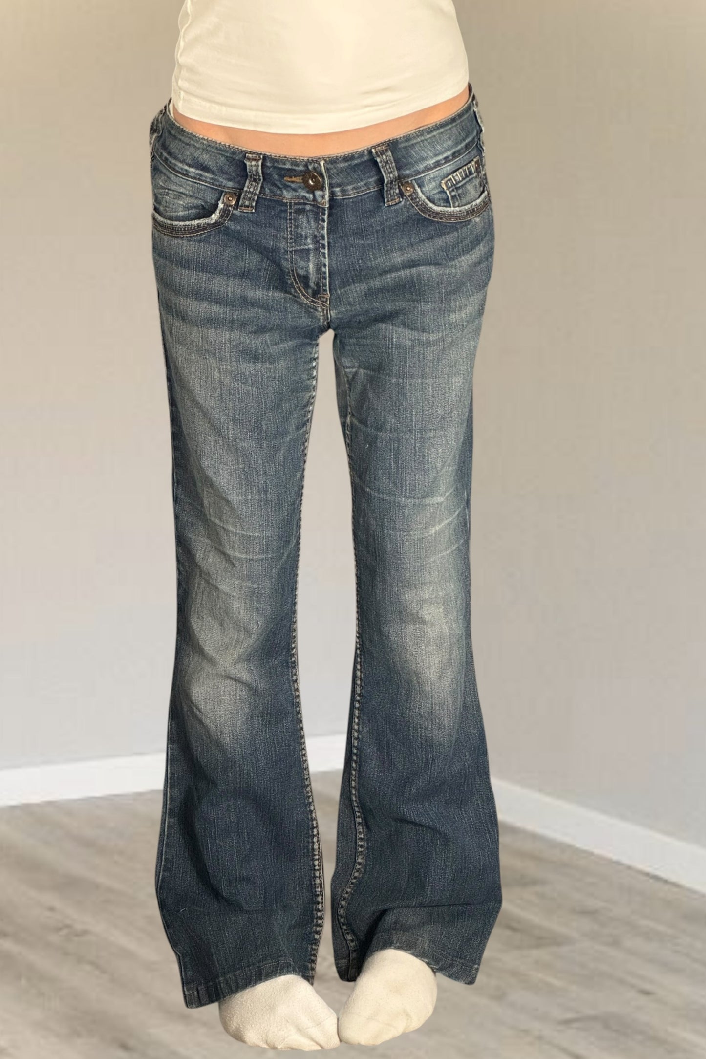 Utsvängda jeans stl: M/L