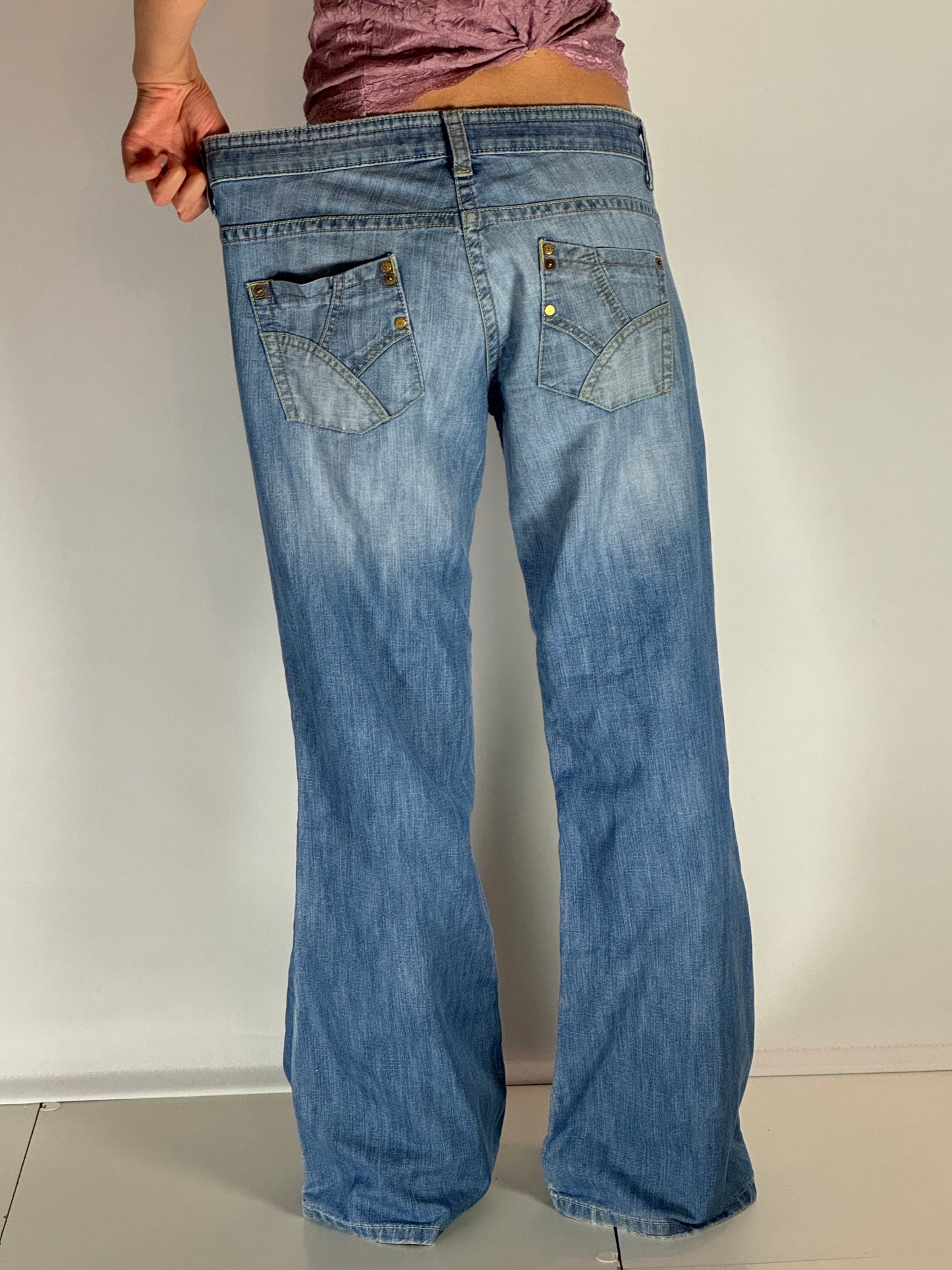 Lågmidjade jeans–stl: L