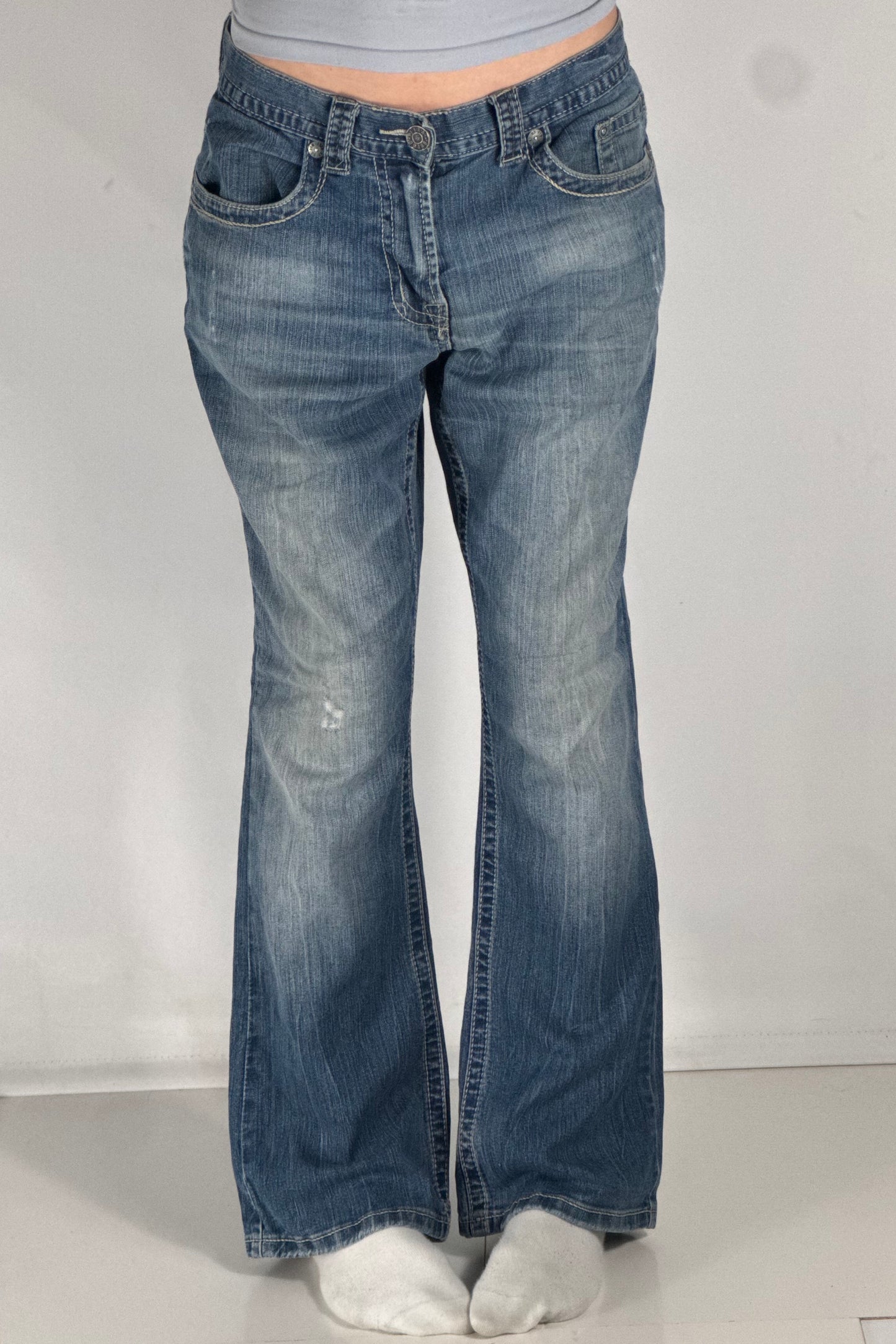Utsvingte jeans str: M