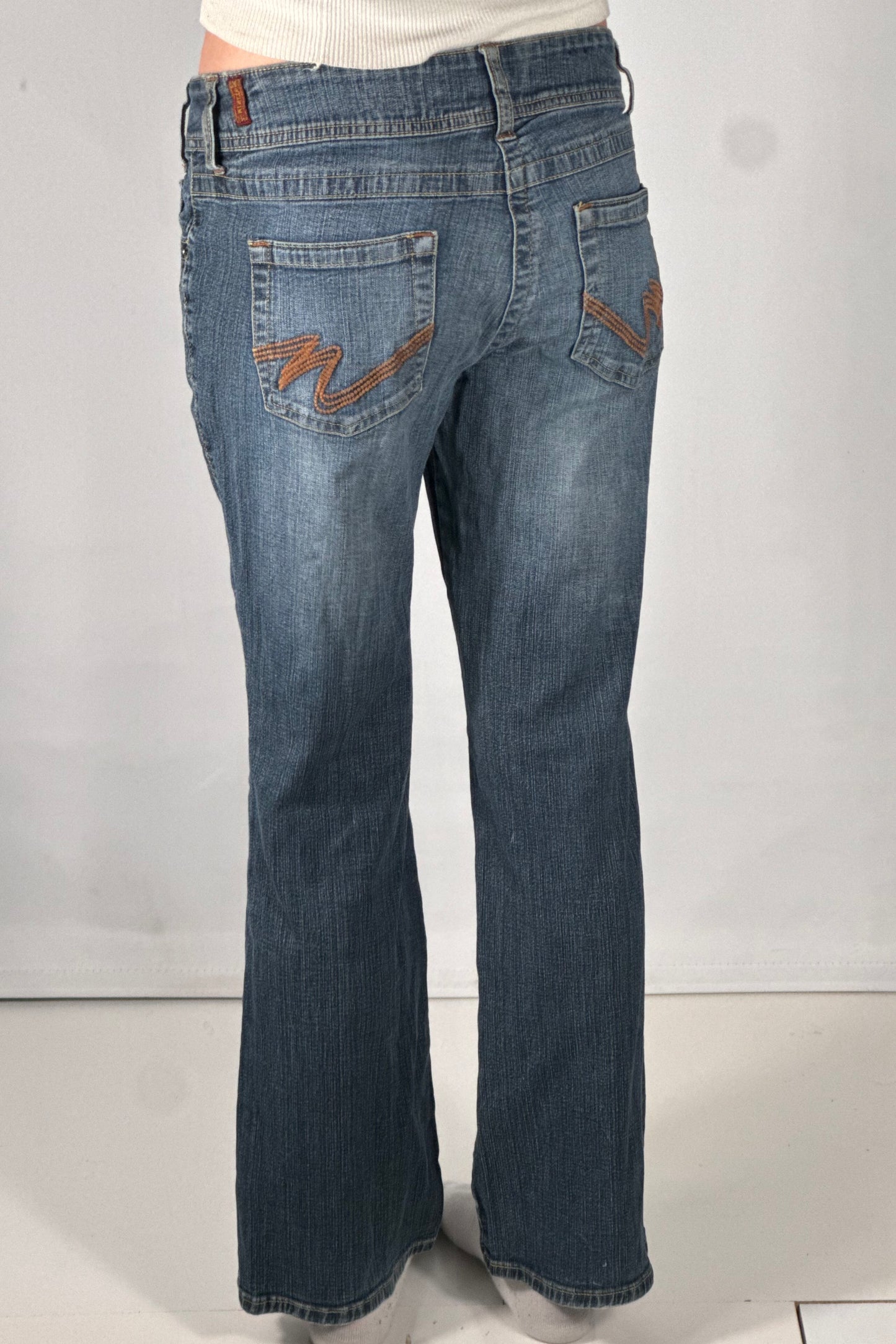 Utsvängda jeans stl: XS