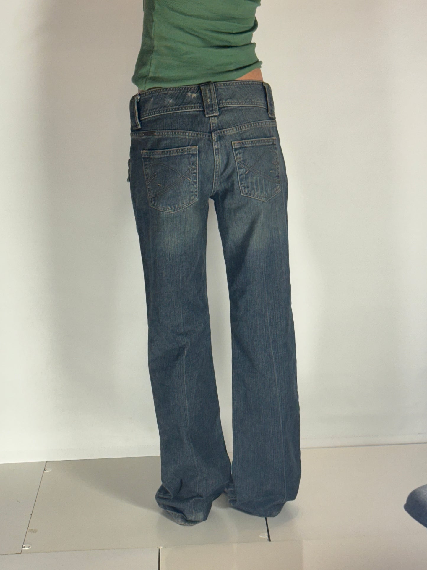 Lågmidjade jeans–stl: M