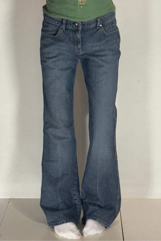 Utsvängda jeans–stl: M