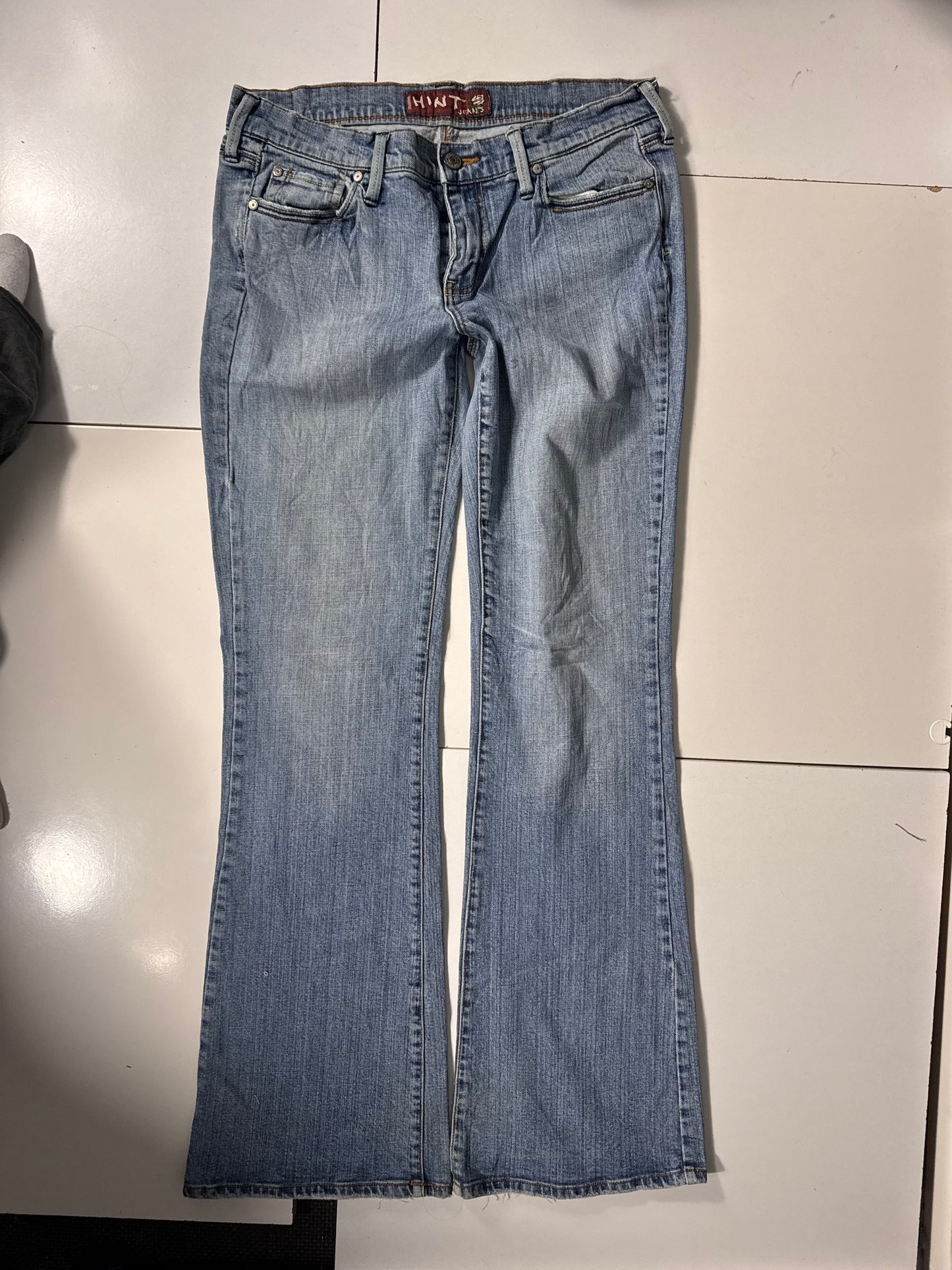 Utsvängda jeans stl: M